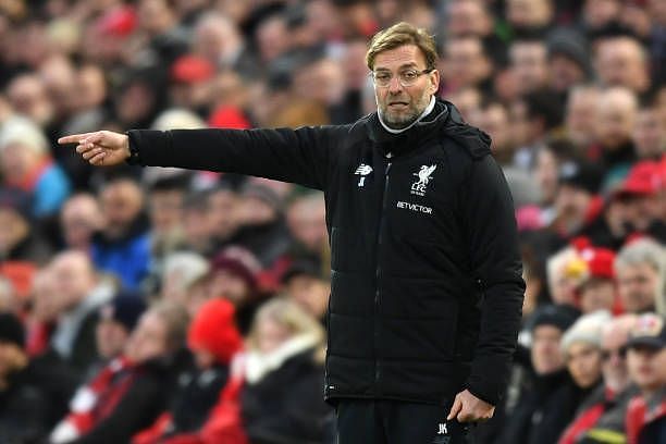 Jurgen Klopp instructs his players